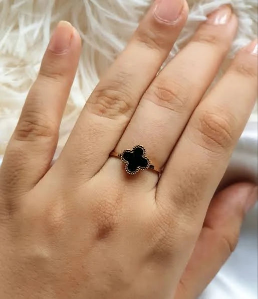 Stainless Steel Black Clover - Set of 4 Include ( Bracelet, Pendant, Adjustable Ring & Earrings )